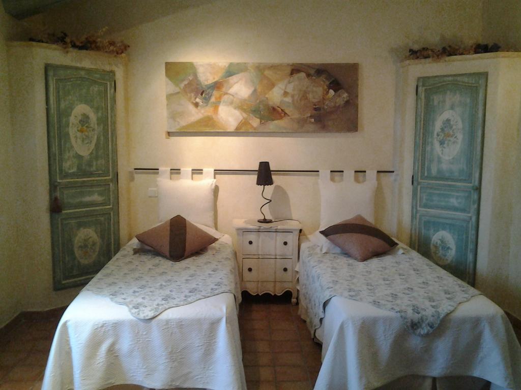 La Bastide Des Amouriers Caumont-sur-Durance エクステリア 写真